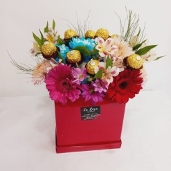 Box con flores + Bombones – La Rosa | Florería