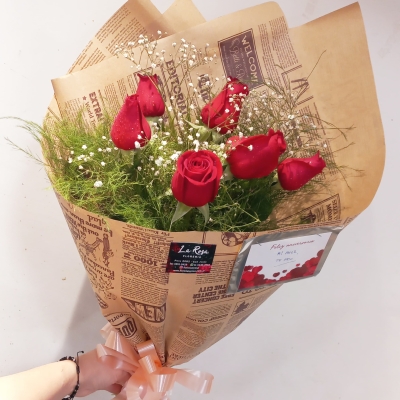 Media doc. de rosas en papel madera