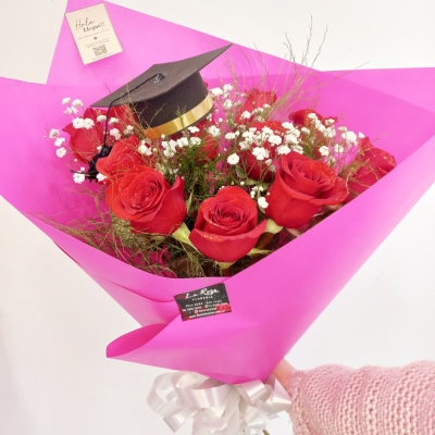 1 doc de Rosas + Gorrito de graduación