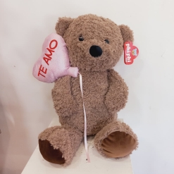 Oso con corazón globo