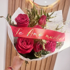 Media doc. de rosas con frase