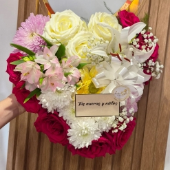 Corazón flores varias
