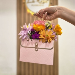 Cartera chica con flores