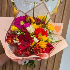 Fresias y gerberas